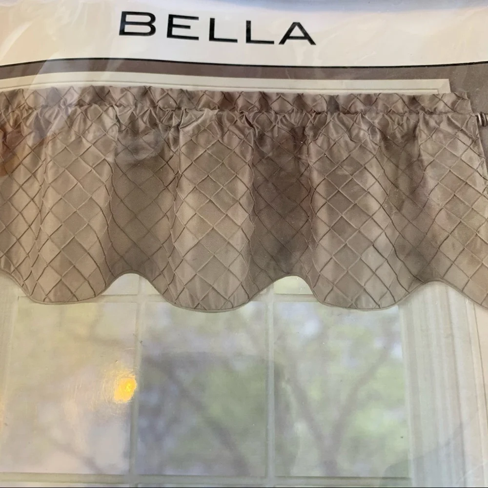 Bella Pin Tuck Diamond Window Valance in Linen